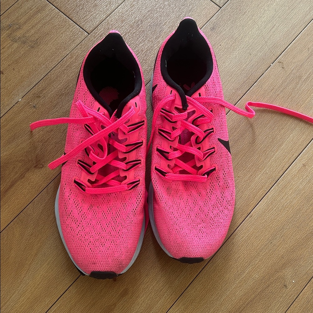 Nike Women's Bright Pink Athletic Shoes